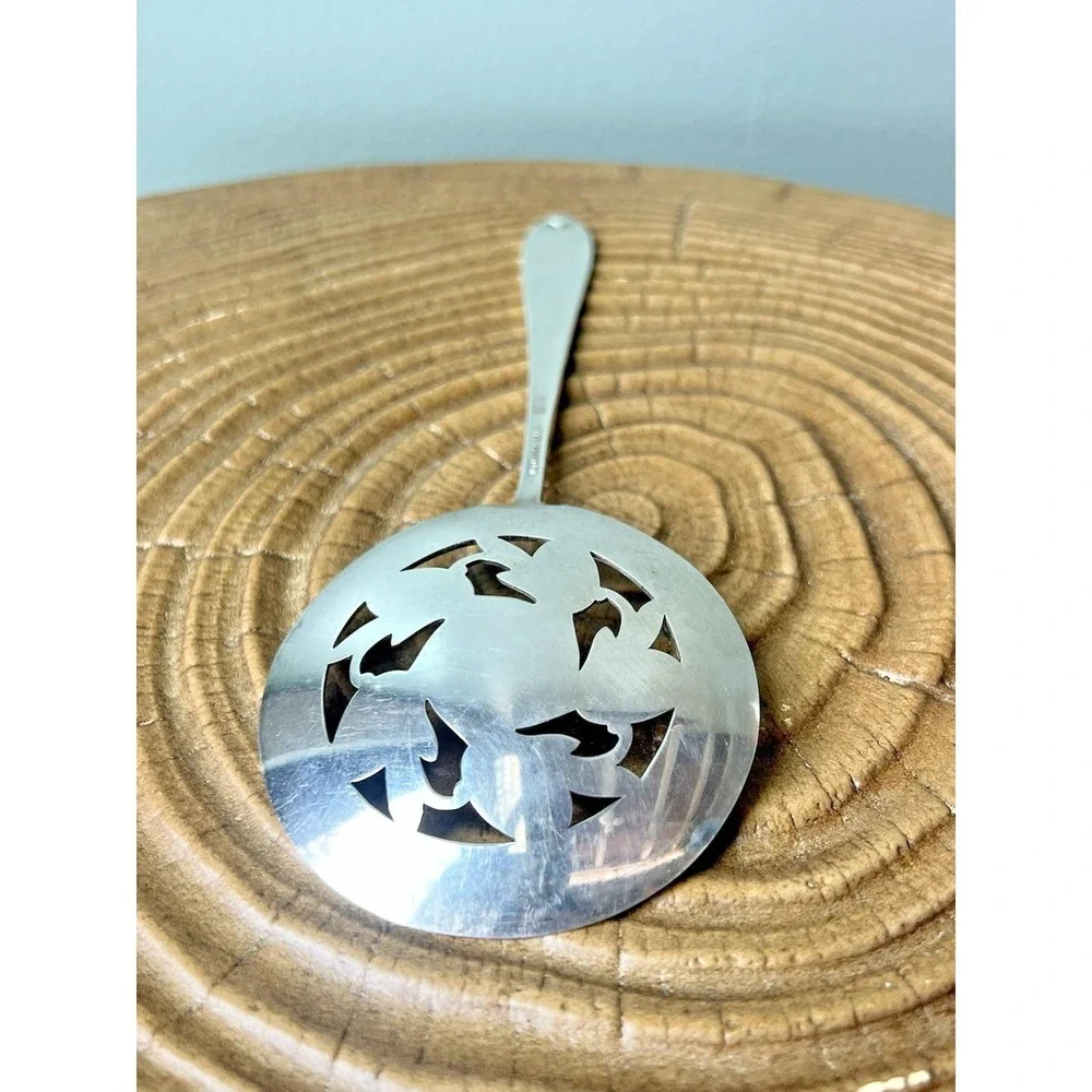 Vintage 1960 WM Rogers Tomato Server / Pattern Hutton (Silverplate)